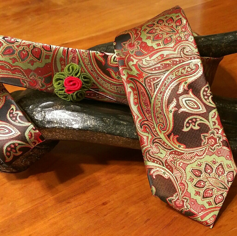Exclusive Chocolate/Magenta Tie with 5 Fold Lapel